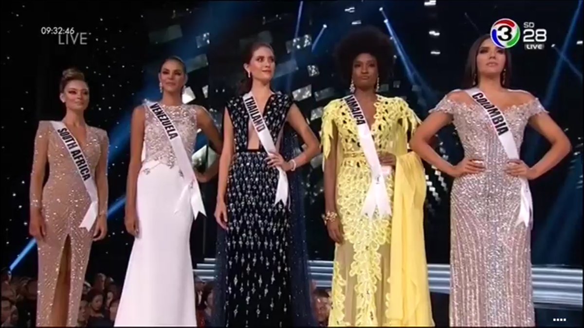 tarn_missblur's tweet photo. โฮฮฮ หน้าน้องเครียด รู้เลย ไม่เป็นไรนะ Top 5  #MissUniverse #Thailand https://t.co/sUU6EVOXSN