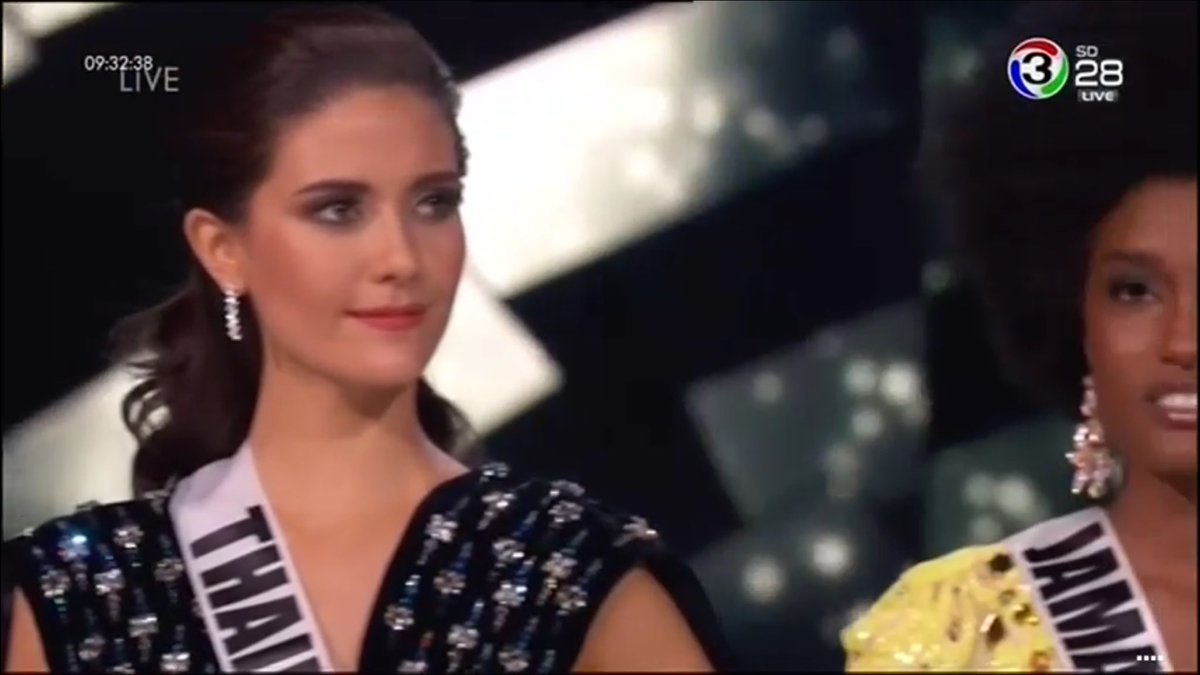 tarn_missblur's tweet photo. โฮฮฮ หน้าน้องเครียด รู้เลย ไม่เป็นไรนะ Top 5  #MissUniverse #Thailand https://t.co/sUU6EVOXSN