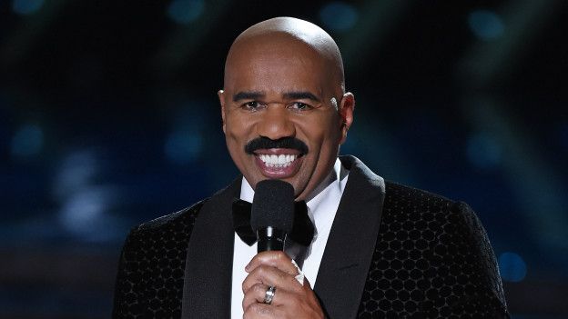 nosequlen's tweet photo. Ni Pablo Escobar provocó tanto miedo en el pueblo colombiano a como lo hace este tipo #MissUniverso2017 https://t.co/WfMUW3aYzc