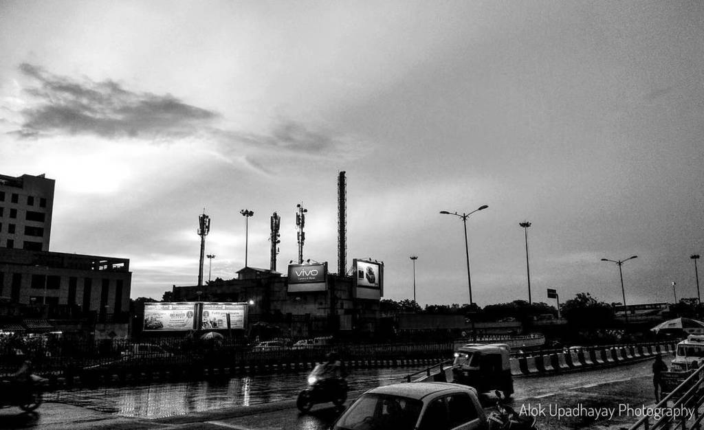 alokupadhayay's tweet photo. Delhi after Rain ... A mobile capture and just Black n white edit.
#bnw_of_our_world #indiaeveryday #bnwphotography #bnw #bnwchallenge #bnwc #bnwcommunity #bnwcsc_lovers_jp #blackandwhite #blackandwhitephotography #mobilephotography #mobile_click #mobilelegends #blavkandwh… https://t.co/lmmKrObX4e