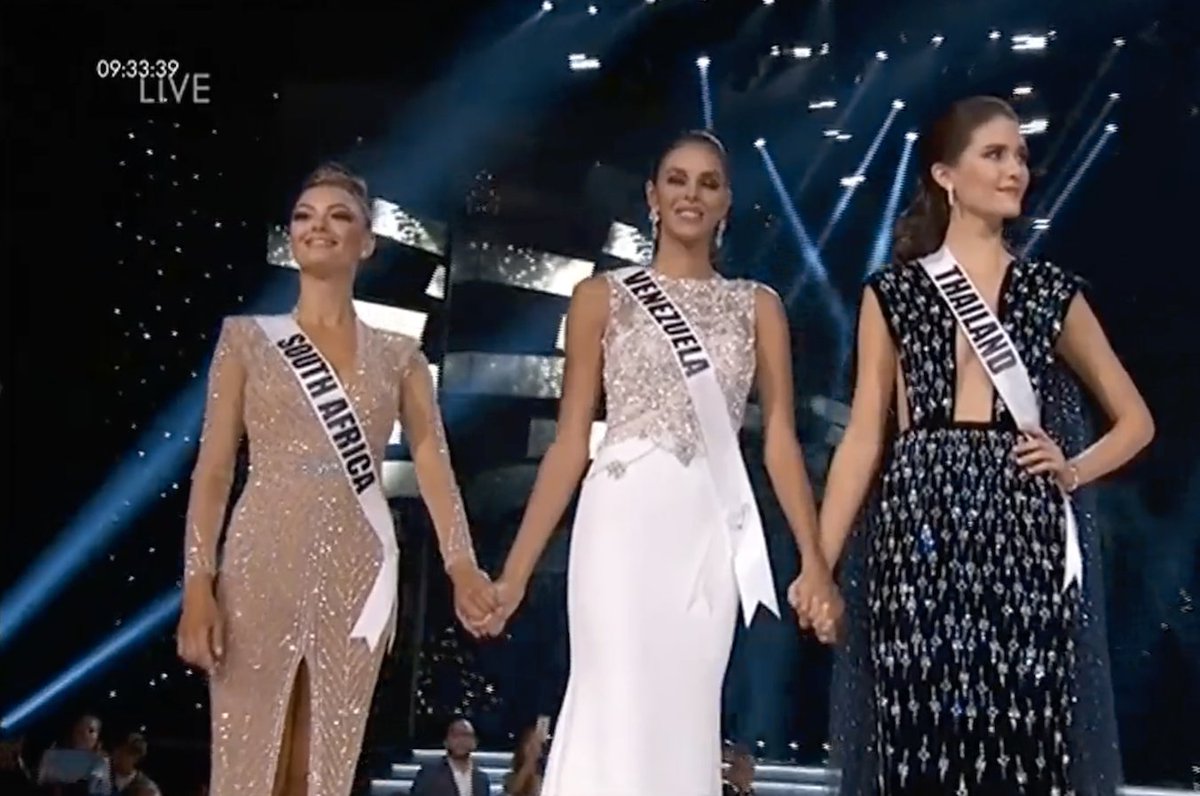 Thairath_TV's tweet photo. #มงไม่ลงก็เชียร์ ทำดีที่สุดแล้ว มารีญาไทยแลนด์ 🇹🇭 #MissUniverse #Thailand https://t.co/spfOSUZL6H