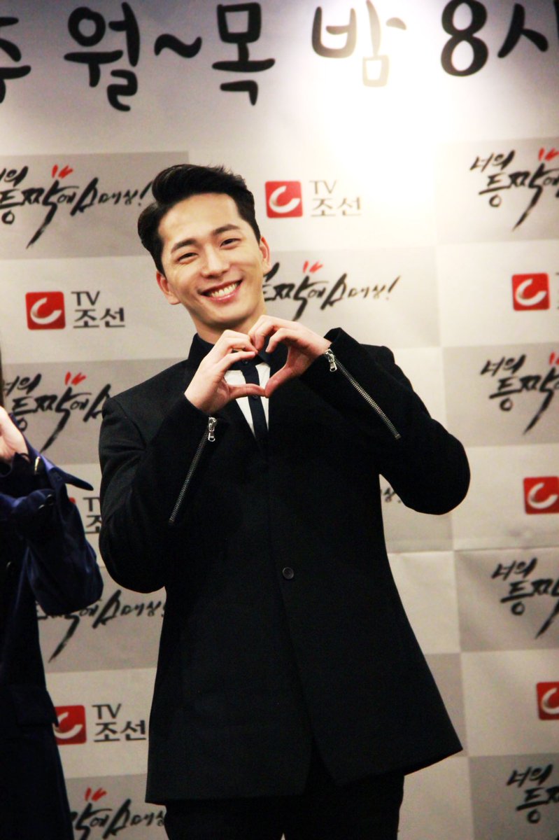 TV조선 <너의 등짝에 스매싱> 제작발표회장을 훈훈하게 만든 현진 배우의 환한모습들👏👏 다음주 월요일 12월 4일 첫방송 기억해주시고, 앞으로 더 많은 사랑과 관심 부탁드립니다💕
#이현진 #너의등짝에스매싱 #TV조선 #성형외과전문의_이현진 #훈남 #비주얼깡패 #안구정화