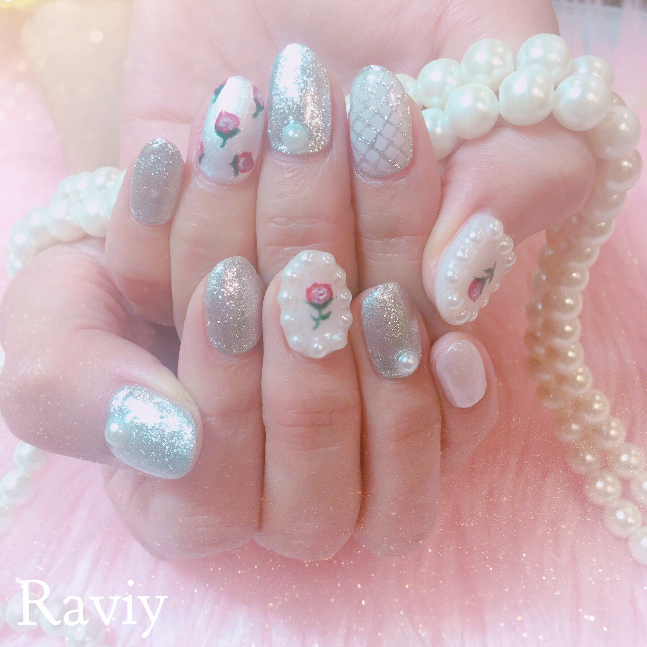 明日花キララ Twitter પર Raviyさんで可愛い冬ネイルにしてもらったよ いつもデザインはだいたい自分で考える お揃い ネイルはオフ込みで7500円で出来るみたいです
