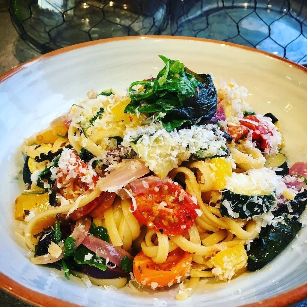 EmsFood's tweet photo. Linguine with Roasted Summer Veg on the menu tonight. Deeelish! #recipesuccess #recipecomingsoon #foodiegram #foodporn #pasta #summermeal #30minutemeals #healthyfoodporn #australianfoodblogger https://t.co/4n4Sn5M6DO https://t.co/zAkCo7VTB5