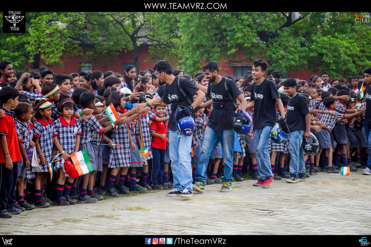 TheTeamVRz's tweet photo. #MONDAYMOTIVATION #TeamVRz #TeamVaranasiRyderz #LifeOnOneWheel #India #MtbStuntsIndia #PushYourLimts #RideForSmile #BornToRide #RespectTheGame #Varanasi #Banaras #ExtremeSports #StuntRiding #Cycling #Extreme #ThrowBack #2k16 #VaranasiCyclingClub #VCC #GoGreen #VRzCustoms https://t.co/Bh9zTRyQTh