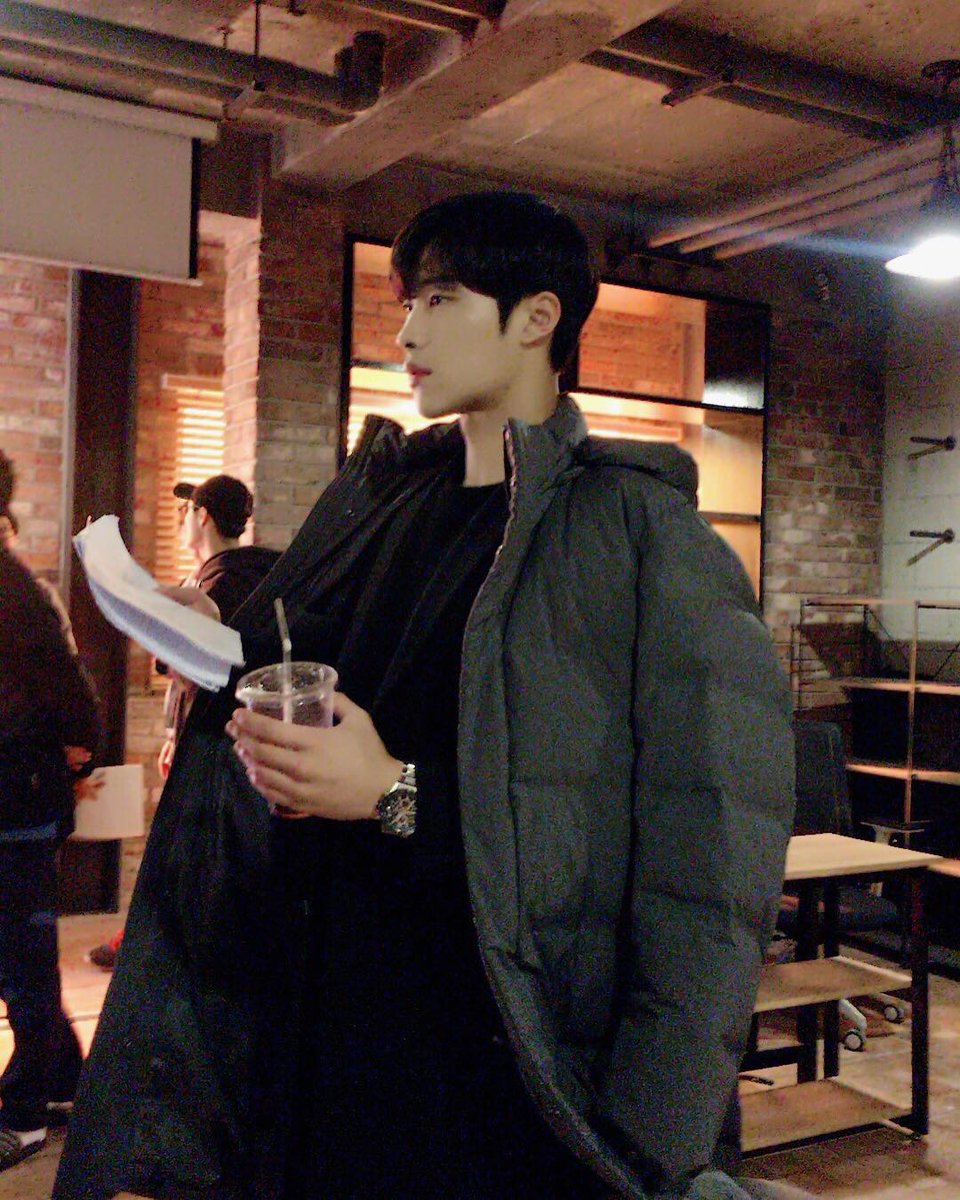 우도환_b tweet media
