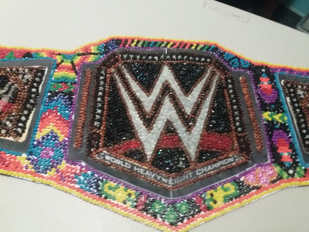 Aquí está mi diseño del título papá el concurso del M&amp;G 
Inspirado en el estilo huichol
#WWEMéxico <a href="/wweespanol/">WWE Español</a>