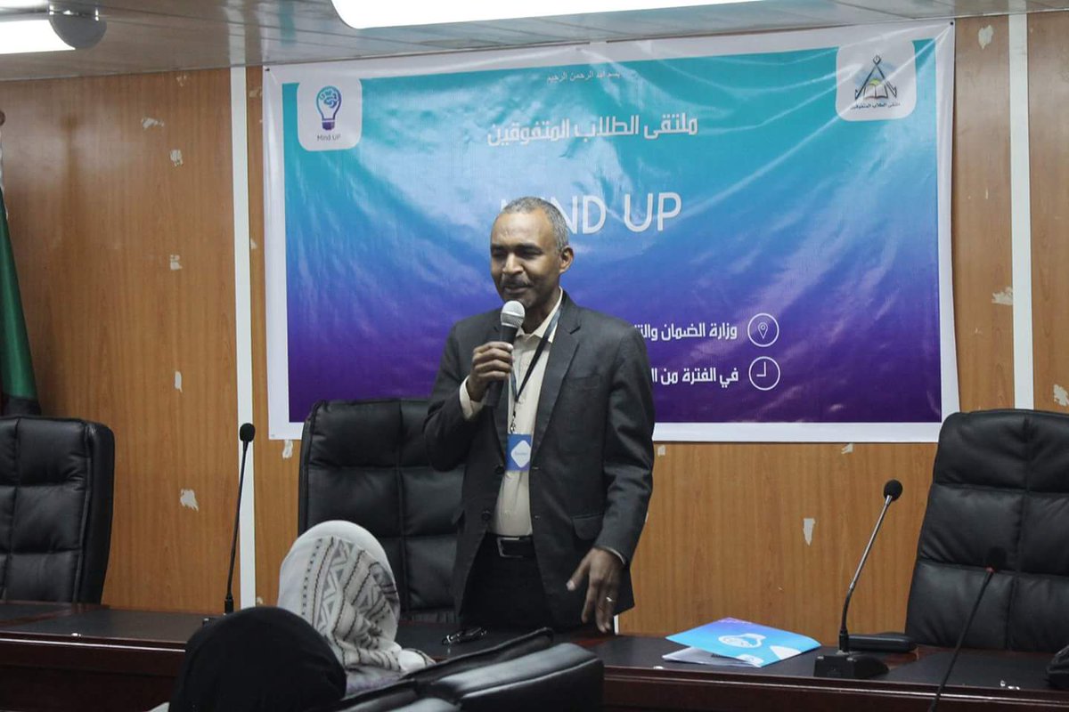 MindUpSudan's tweet photo. ابتدأت دورة الMind Up نشاطاتها بالأمس الأحد بكلمة من رئيس الملتقى م./موسى عباس عن تاريخ الملتقى وفكرة التنمية البشرية. ثم كان الحضور الكريم للدكتور محمد زين العابدين أحمد حي�� تحدث عن إدارة الذات ��التحليل الشخصي. https://t.co/zUPXnjCFib