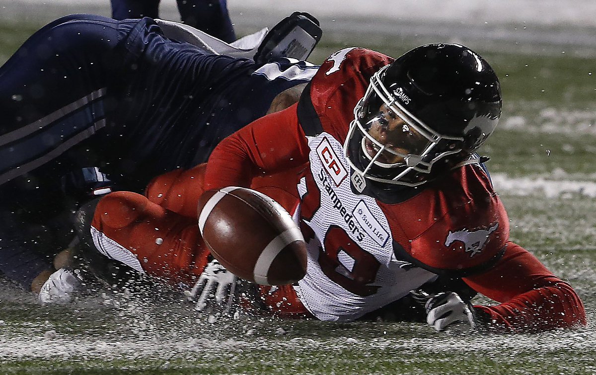 tonysunphoto's tweet photo. Everything can change in one second. Argos defeat the Stampeders 27-24 to win the #greycup in #Ottawa Sunday night. #GoStampsGo #ArgosFootball #ottnews #ottsports @TorontoArgos @calstampeders @GreyCupFestival #ottweather #CFLThisWeek #CFL https://t.co/rB3h8gcsWy