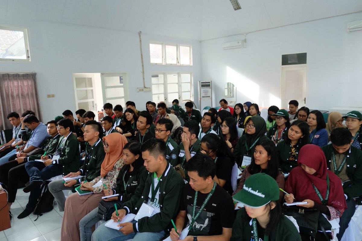 AndTanoto's tweet photo. Every year, I have the privilege to host 250 brightest @tanotoeducation scholars from 21 universities nation wide; young, intelligent, driven individuals. They are the very building blocks of our nation and the future leaders of Indonesia! Honored and always humbled. #TSG2017 https://t.co/rbmHsb3JOf