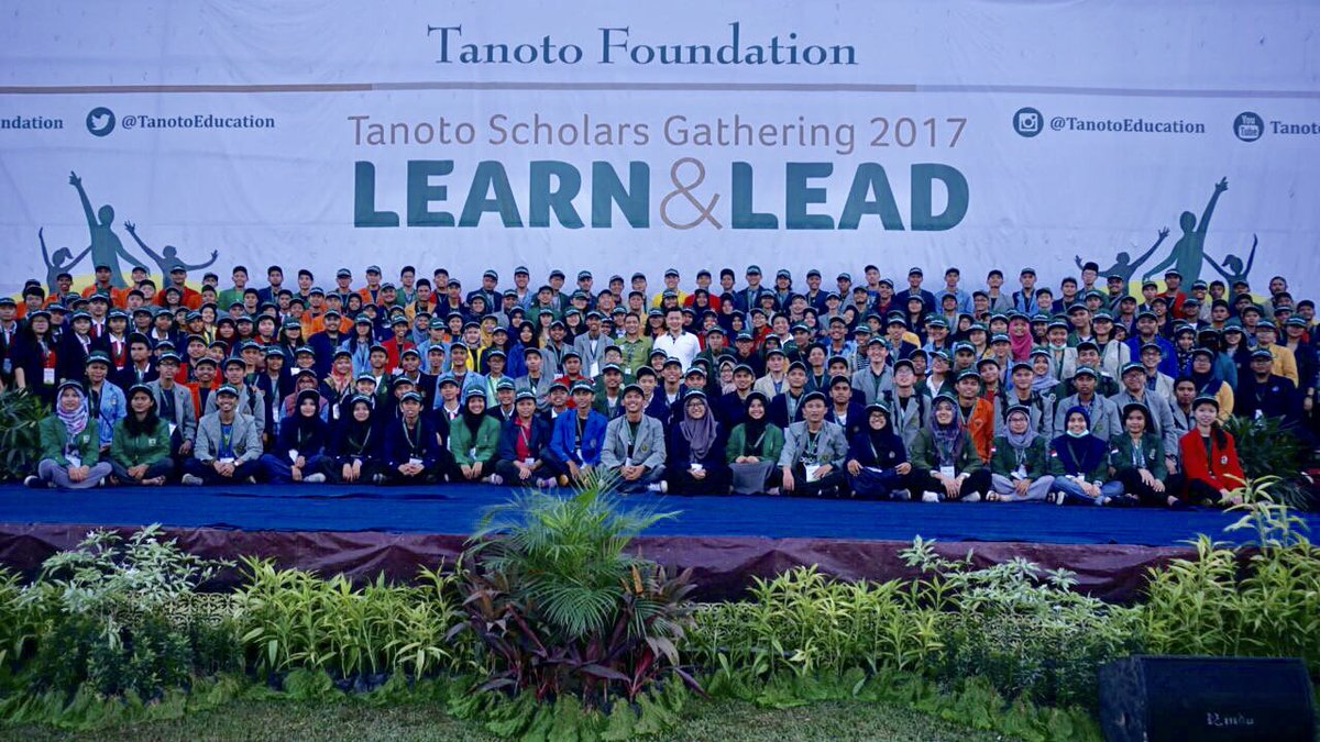 AndTanoto's tweet photo. Every year, I have the privilege to host 250 brightest @tanotoeducation scholars from 21 universities nation wide; young, intelligent, driven individuals. They are the very building blocks of our nation and the future leaders of Indonesia! Honored and always humbled. #TSG2017 https://t.co/rbmHsb3JOf