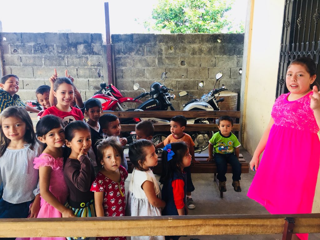 jholmanguatume's tweet photo. #MiFamiliaSobreLaRoca. Un Domingo Excepcional Talleres para. Caballeros Damas Solteras Solteros Niños. Seguimos en #Vision3000 Rumbo al #CrecimientoTotal. #Avivamiento #LosPentecostalesDelNula https://t.co/2atsuvdZUx