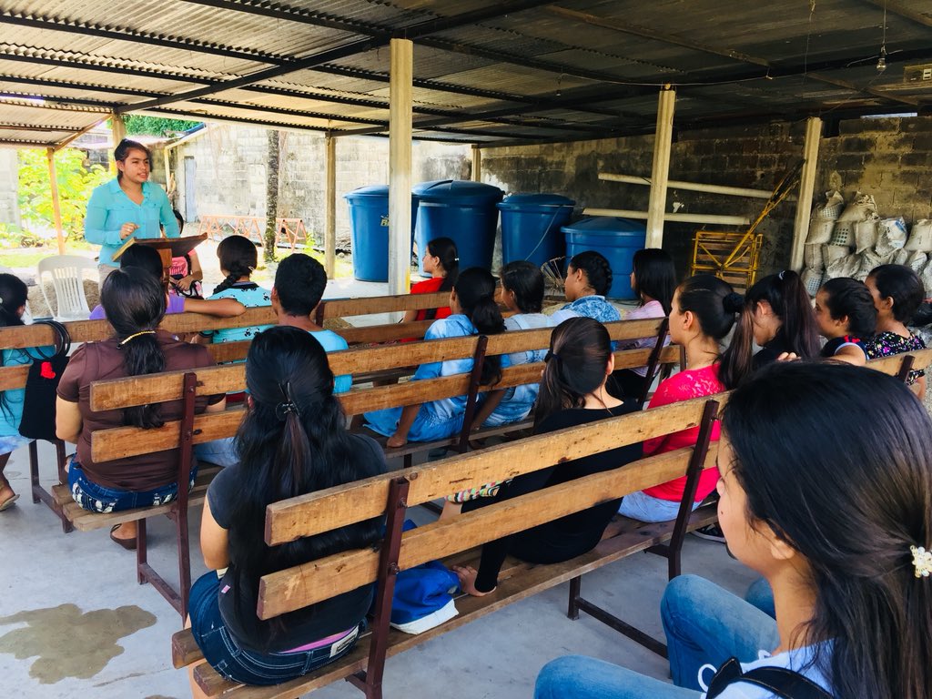 jholmanguatume's tweet photo. #MiFamiliaSobreLaRoca. Un Domingo Excepcional Talleres para. Caballeros Damas Solteras Solteros Niños. Seguimos en #Vision3000 Rumbo al #CrecimientoTotal. #Avivamiento #LosPentecostalesDelNula https://t.co/2atsuvdZUx