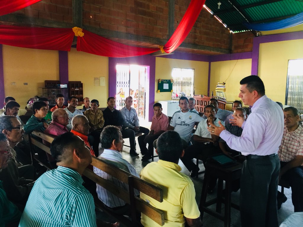 jholmanguatume's tweet photo. #MiFamiliaSobreLaRoca. Un Domingo Excepcional Talleres para. Caballeros Damas Solteras Solteros Niños. Seguimos en #Vision3000 Rumbo al #CrecimientoTotal. #Avivamiento #LosPentecostalesDelNula https://t.co/2atsuvdZUx