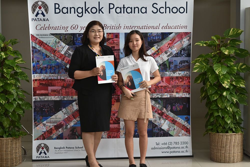 RegentsSchool's tweet image. Year 12 student Julie received an Outstanding Cambridge Learner Award for her fantastic achievement in her IGCSE Korean exams. Korean teacher Ms Hannah credits Julie&apos;s quick ability to learn and to adapt to constructive feedback for her success. #GoRISPSecondary #NAEBeAmbitious