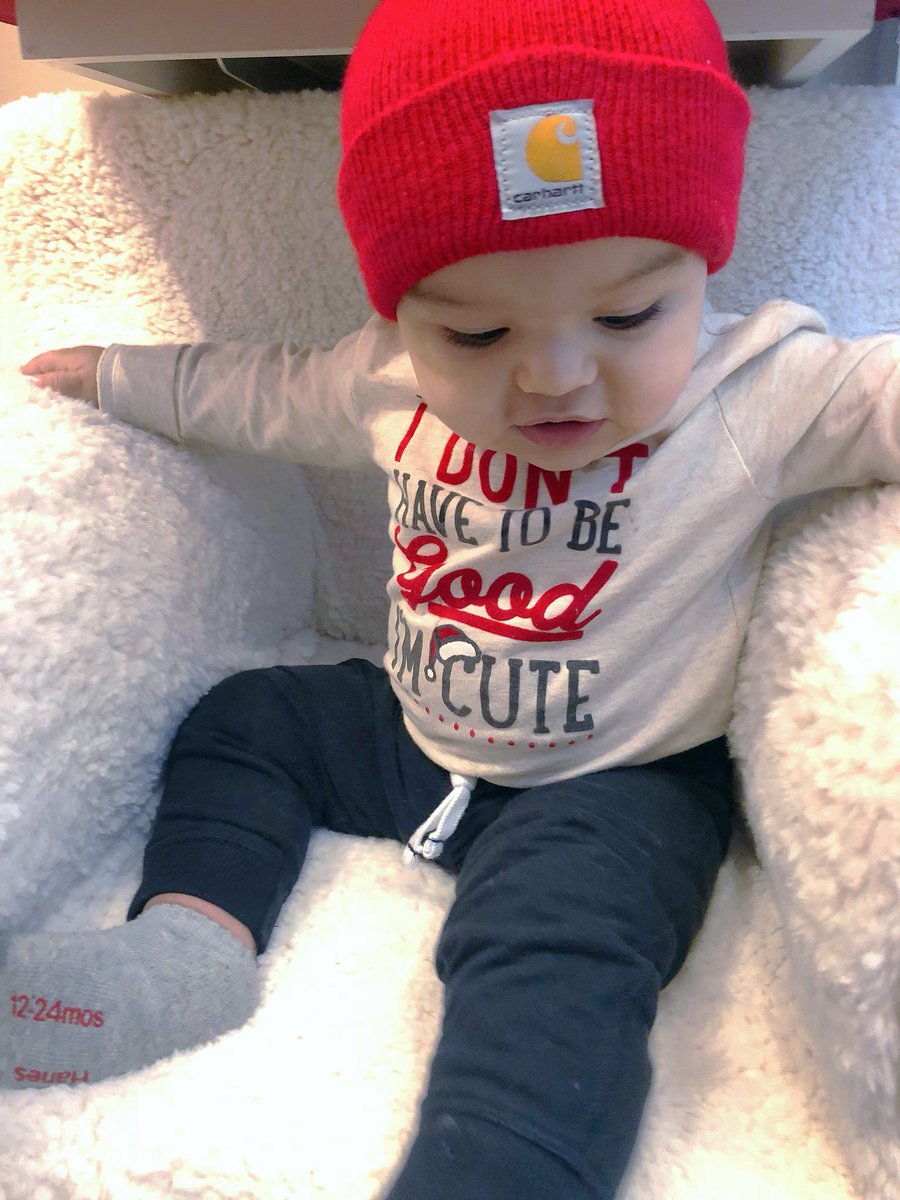 tara_davisss's tweet image. He’s the most precious little man😩♥️ &amp;amp; what his shirt says is so true.. auntie would buy him presents no matter what😉🎁🎄