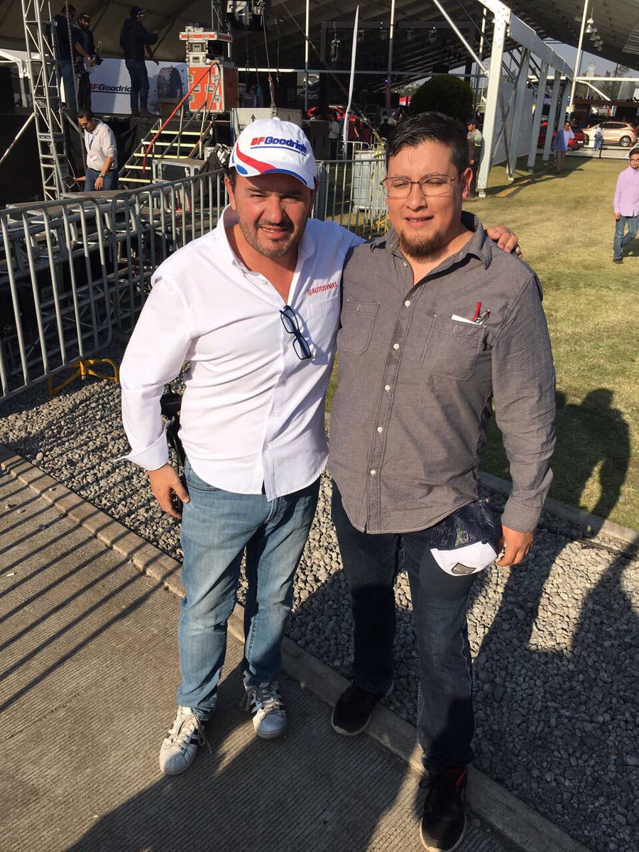 siul1904's tweet photo. Súper satisfecho de este fin de #CarshowMapfre con @AutosyMas @EstefTrujillo @DiegoHS93 https://t.co/Vjgwi45KAb