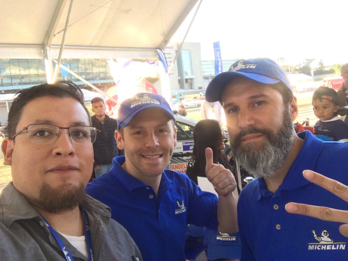 siul1904's tweet photo. Súper satisfecho de este fin de #CarshowMapfre con @AutosyMas @EstefTrujillo @DiegoHS93 https://t.co/Vjgwi45KAb