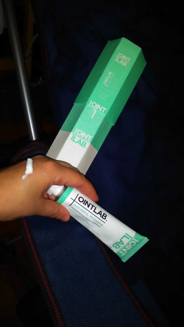 chime720's tweet photo. An honest 0.8L Editor rates VITAL RENATURED REPAIR OINTMENT... #VITALRENATUREDREPAIROINTMENT #OintLab https://t.co/vZnUEFqbkD https://t.co/8d3jpr546j