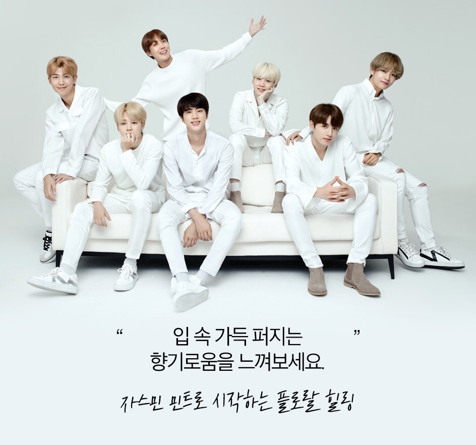 VTcosmeticthai's tweet photo. @VTcosmeticthai #comingsoon #VTXBTS #bangtanboys #vtcosmetic #vtcosmeticthailand #SEEUSOON #thinkyourteeth 
✔2017. 11. 29 (wed) open in korea
✔12,000 KRW(will announce thailand price soon)
✔BTS 7 photos SET  (Black &amp; White ver.)

Will coming soon!! Vtxbts think your teeth^^ https://t.co/Kkt01Qus7T