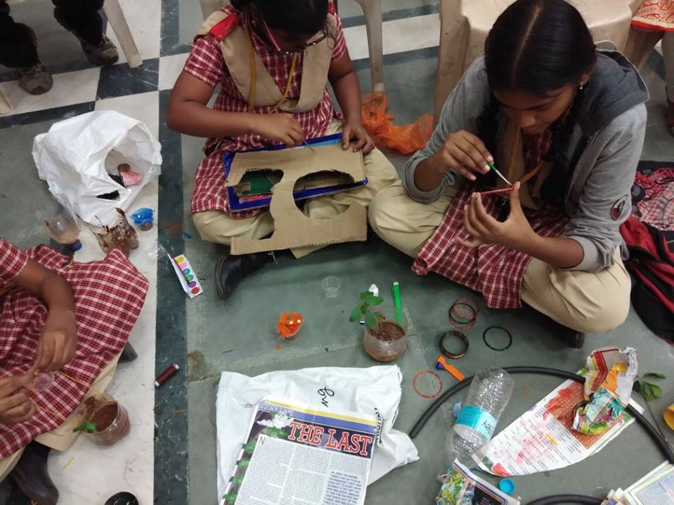 BhaminikBhamini's tweet photo. As part of the continuing #MentorTheHero"- #ArtExhibition #Hyderabad,#CraftFromWaste" #competition was conducted by #NTRTrust for #SchoolStudents.#oldnewspapers,#plasticbottles,#brokenbangles,#cardboardboxes,#CDs and #pencilwaste to make #beautifulcrafts.This blow #boredom away! https://t.co/DE5FsTky17