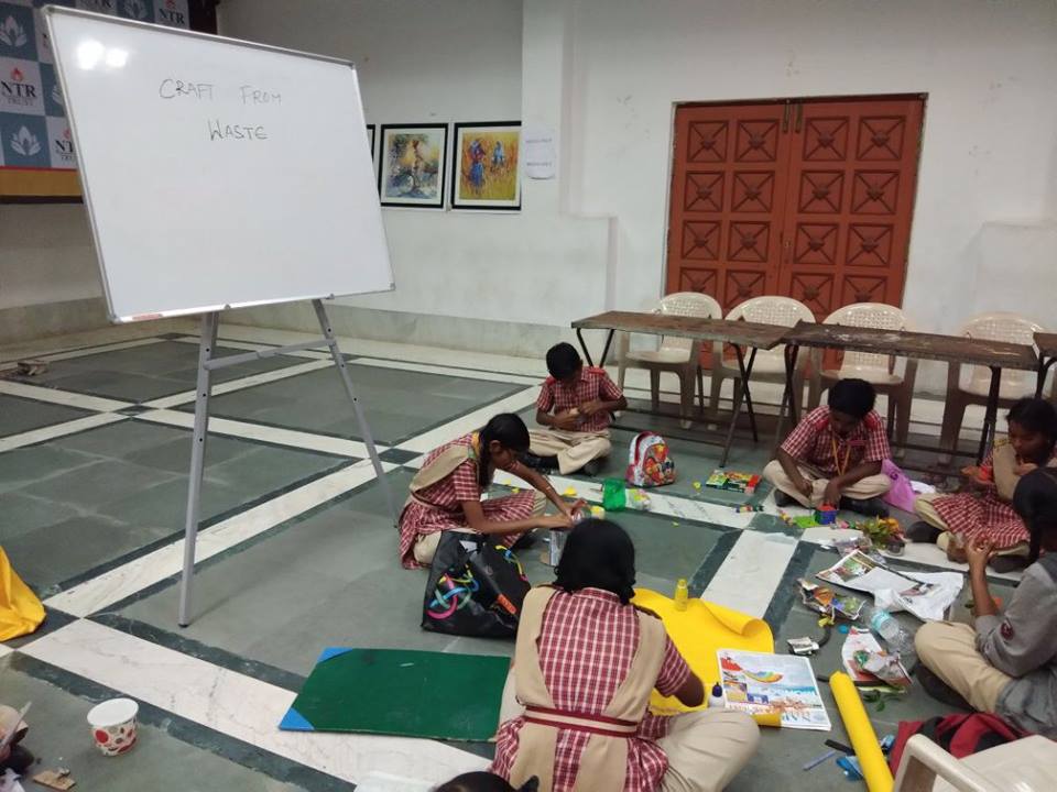 BhaminikBhamini's tweet photo. As part of the continuing #MentorTheHero"- #ArtExhibition #Hyderabad,#CraftFromWaste" #competition was conducted by #NTRTrust for #SchoolStudents.#oldnewspapers,#plasticbottles,#brokenbangles,#cardboardboxes,#CDs and #pencilwaste to make #beautifulcrafts.This blow #boredom away! https://t.co/DE5FsTky17