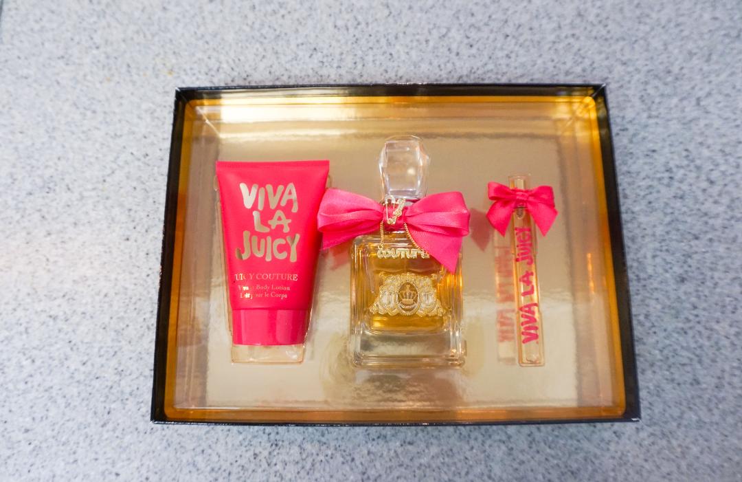 LuvtoDream86's tweet photo. **NEW #GIVEAWAY** Enter to win a  Viva La Juicy Gift Set (ARV $120) Includes: Eau de Parfum Spray, 3.4 fl. oz.; Eau de Parfum Spray, 0.33 fl. oz.; Viva La Body Soufflé, 4.2 fl. oz. Enter on the Facebook Giveaway Post here ----->>>https://t.co/8bgUaEDweW  USA Residents 18+ only https://t.co/Te69U7NJab