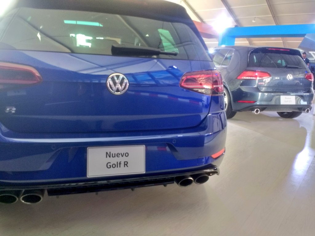 cristian_tan25's tweet photo. Par de bestias en un solo lugar #CarShowMapfre #carshow @AutosyMas @Volkswagen_MX https://t.co/8ysRGCs4I7