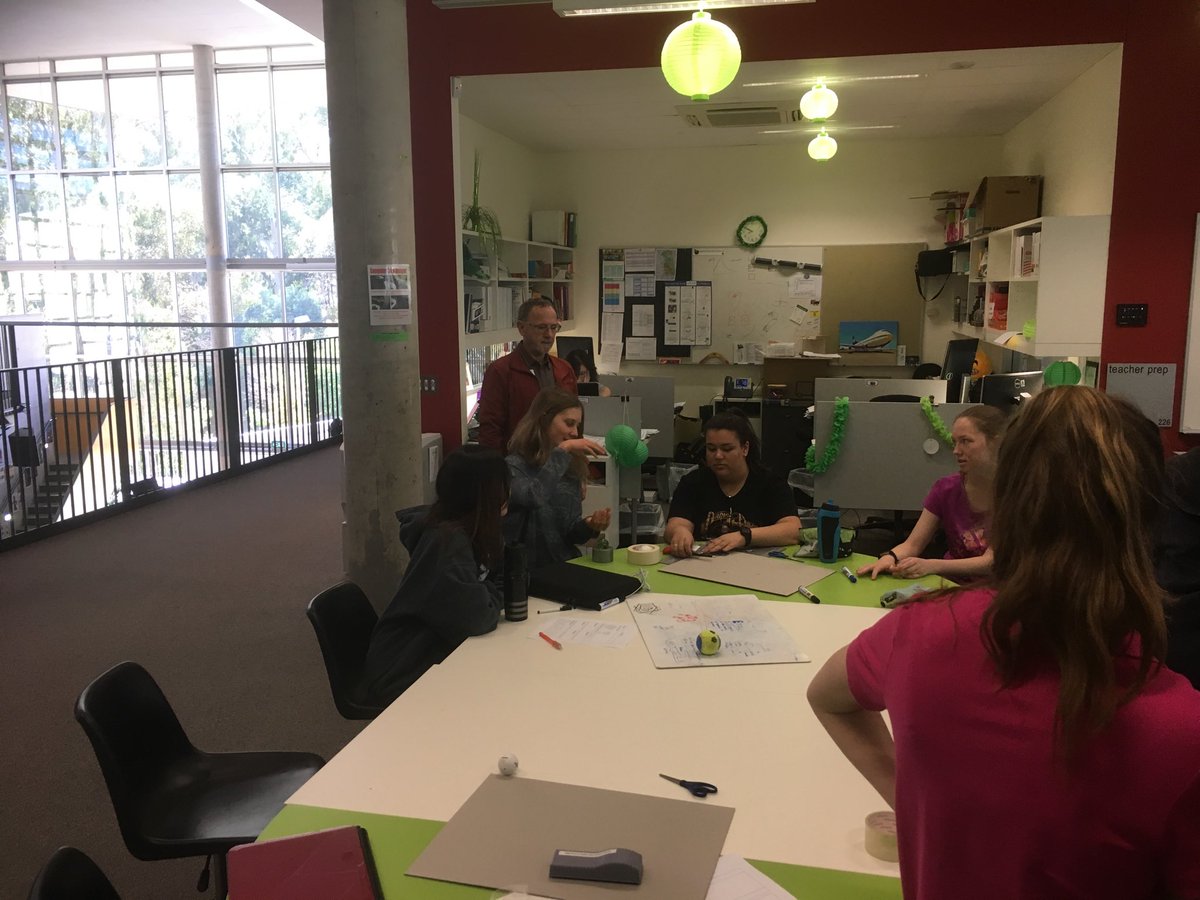 Students are still engaged in the 2D to 3D task! Can’t wait to see the Xmas tree decorated with these tomorrow! <a href="/Feresh99/">Feresh</a> @AdnanAsms <a href="/asms_edu/">ASMS</a>