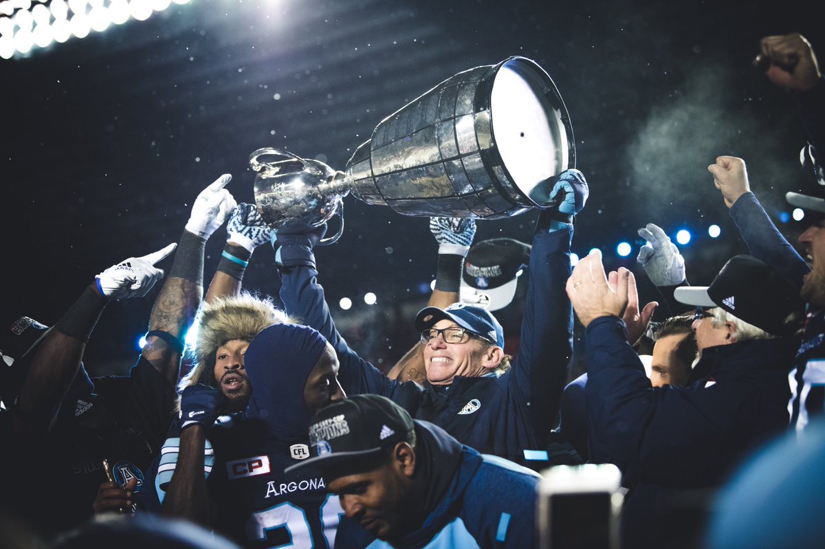 TorontoArgos's tweet photo. The hoist 🏆

📸: @johanyjutras 
#ArgosFootball #GreyCup https://t.co/hOgQSt0BFq