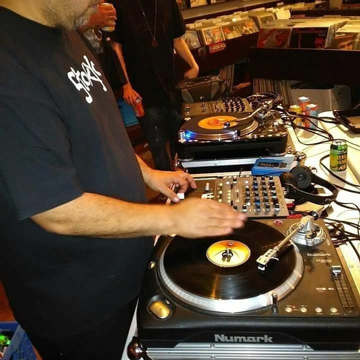 ARTofSKRATCH's tweet photo. @DJREADI @Heights_Vinyl #monthly #Kutthouse #htown #texas #culture
#community
#AOS
Rt https://t.co/KIzGfohI3n