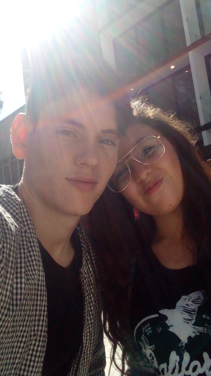 _lastorys's tweet photo. Muchas gracias por 😅😅.. Tomarse una foto con nosotras😏💕📷💯...
Mas días así por favor😏
        🌈⚡Goals⚡🌈 https://t.co/uNO1Wzy1ce