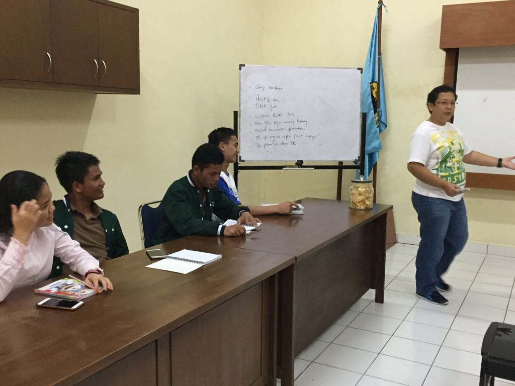 tobapulp_id's tweet photo. PT. Toba Pulp Lestari, Tbk. (TPL) melaksanakan monitoring terhadap delapan siswa ATPK Bandung, penerima beasiswa, yang berasal dari Kabupateb Toba Samosir. 
#tplbersamamasyarakat https://t.co/QXyAQH7wkk