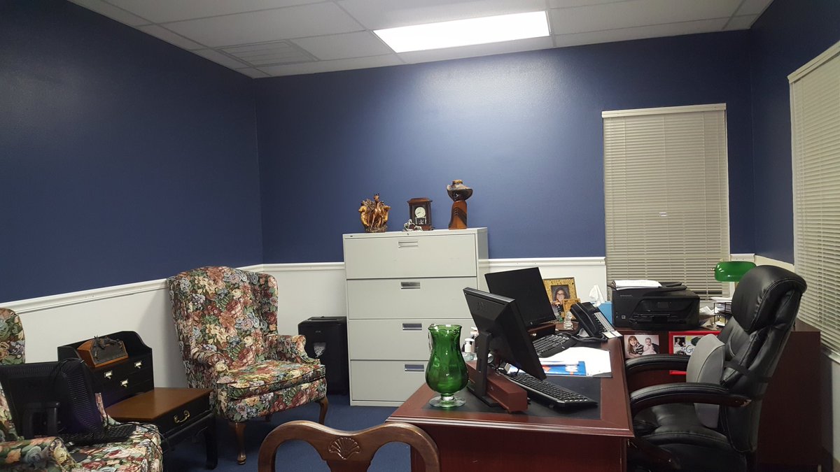 C21Affiliates's tweet photo. Out with the old, in with the bold. Office remodel coming along nicely. From drab to fab. New chairs & custom valances coming soon. 😁😍
#century21 #c21 #c21affiliates #facelift #navy #white #wowfactor #ocala #realestate #realtor #newlook #lovethecolor #soldstandard #MarionCounty https://t.co/zRIk4sdCNB
