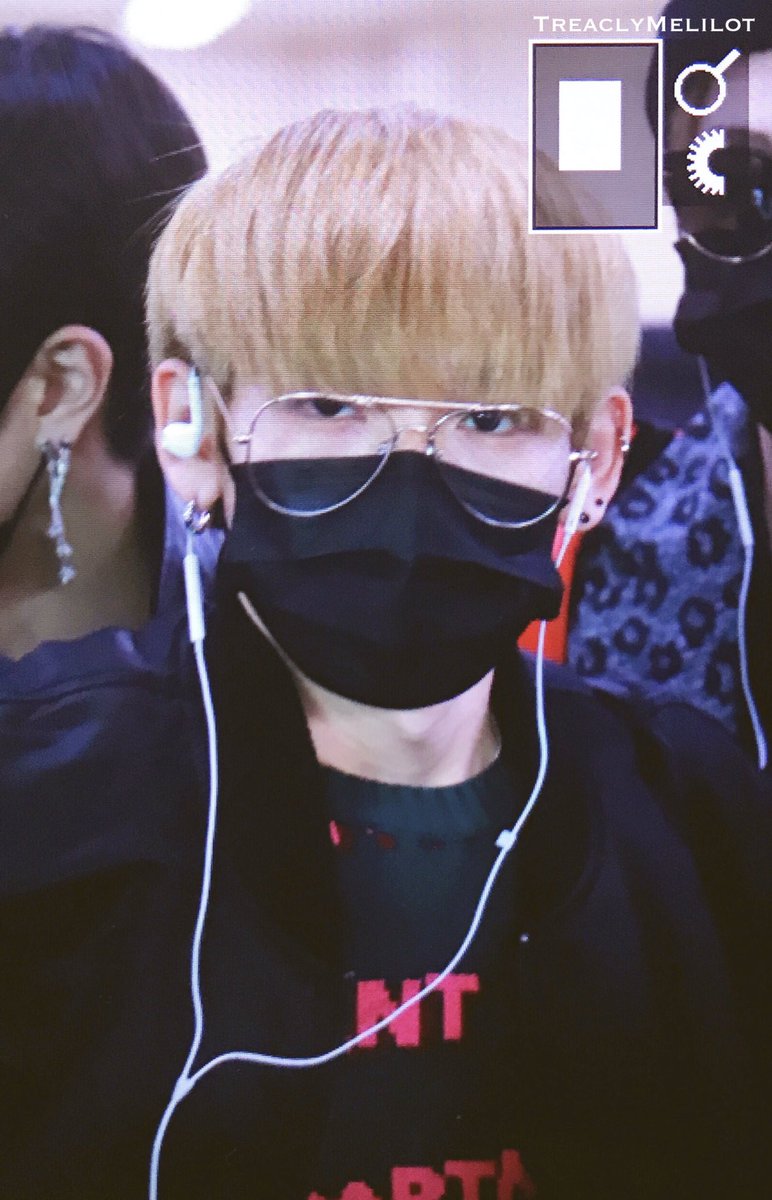 TreaclyMelilot's tweet photo. 171127 김포공항 입국
🎧

#켄타 #KENTA #타카다켄타 #ケンタ  #JBJ https://t.co/ZZumuAhHoZ