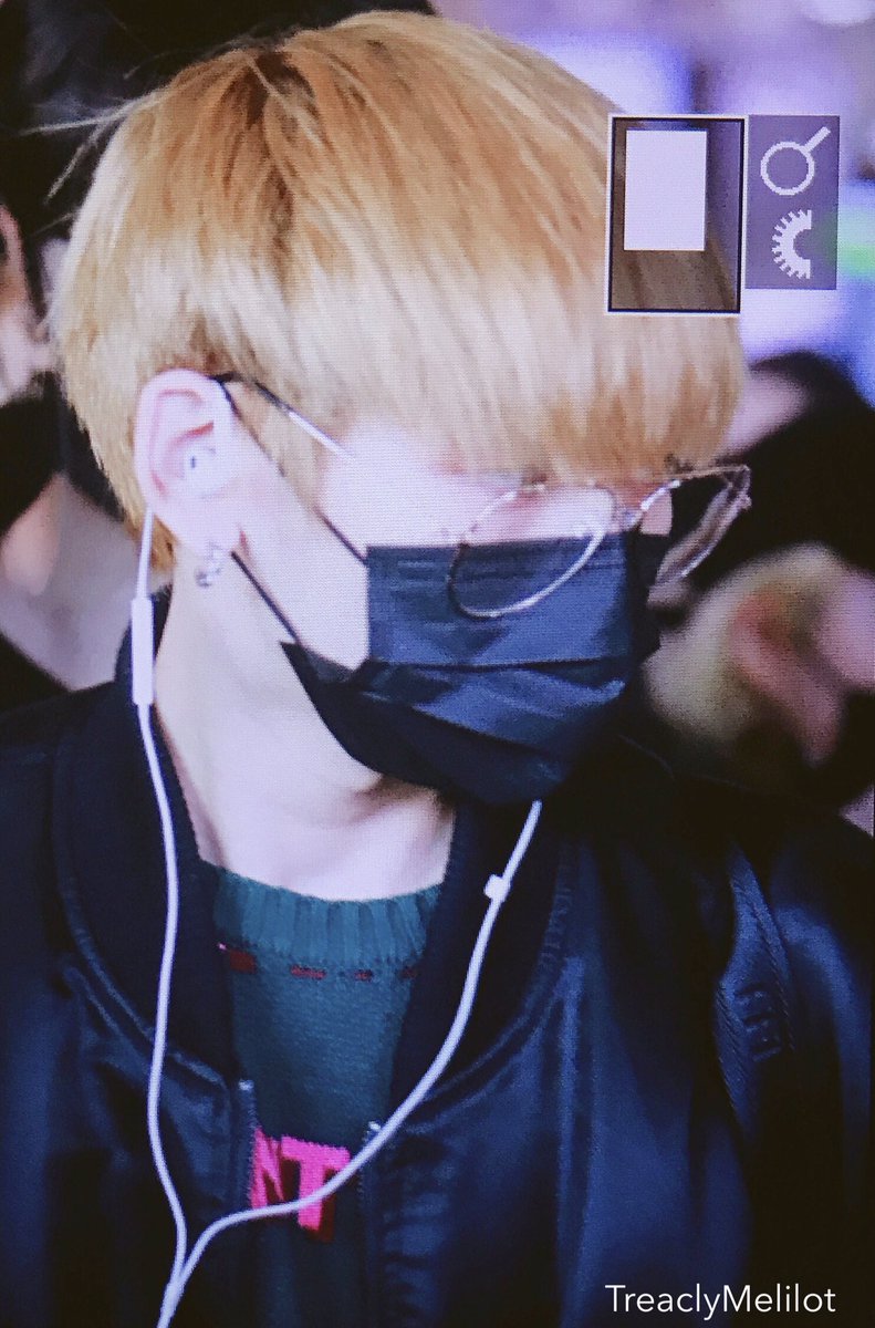 TreaclyMelilot's tweet photo. 171127 김포공항 입국
🎧

#켄타 #KENTA #타카다켄타 #ケンタ  #JBJ https://t.co/ZZumuAhHoZ