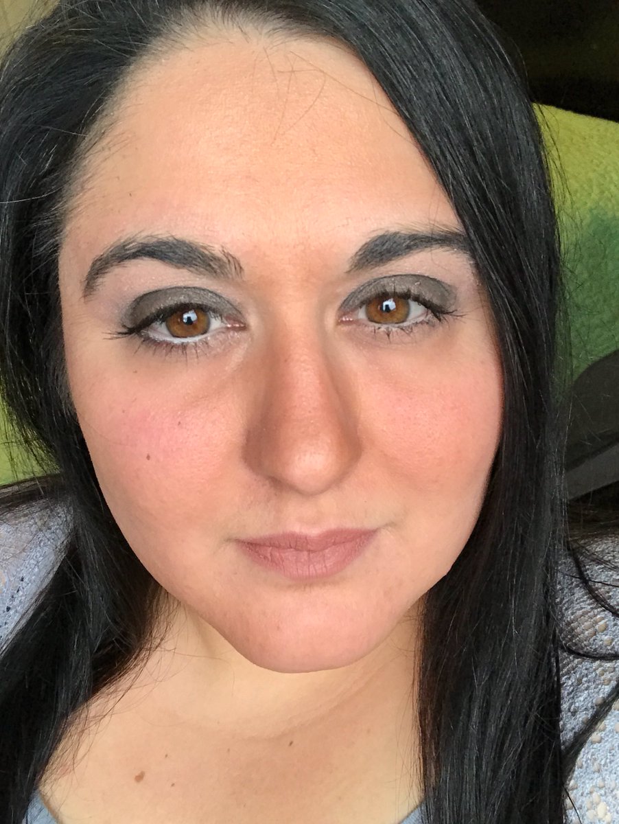 youniquemdg's tweet photo. Loving my look for the Shania Twain halftime show. #greycup #moodstruck #anniversarypallette #sparkle #ylook #younique https://t.co/VEd92ywUGX