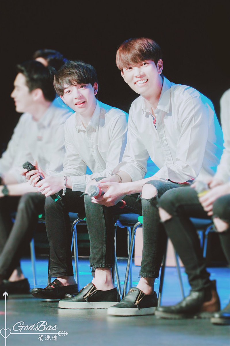 GodBas_ZYB's tweet photo. 171021 Korea FM

@gxxod4 @basjtr 
Missing, thousands of missing, tons of missing
成千��万的想念

#ก็อตบาส 
#ก็อตอิทธิพัทธ์ 
#บาสเด็กอ้วนที่แท้จริง https://t.co/iollUpVj66