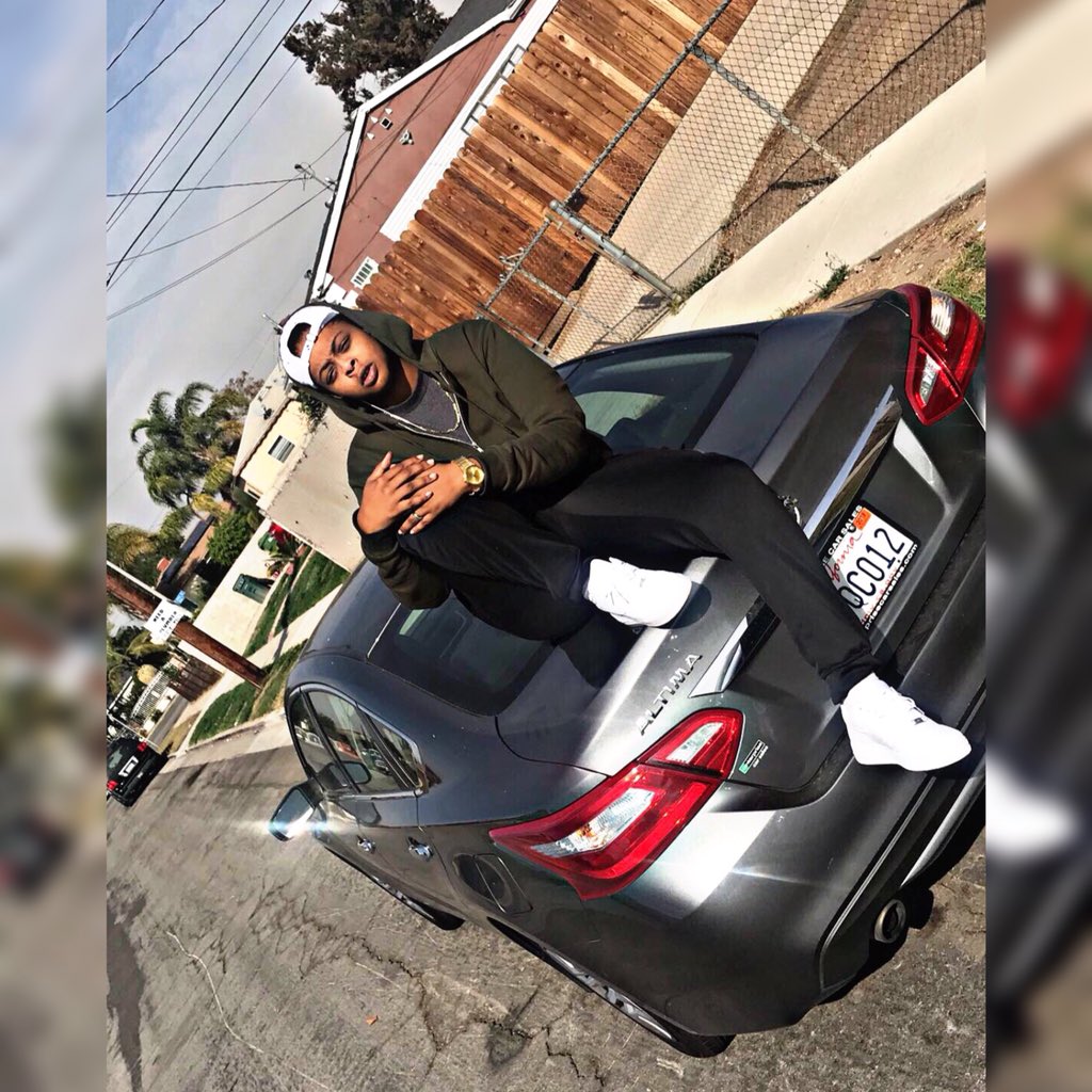 BLEUBUTTA's tweet photo. I Spend it and Go Get Sum Mo π€€π°πΈ #BlackgaySlay #TeamLBGT #IssaGayGirl https://t.co/N9oD1vsawO