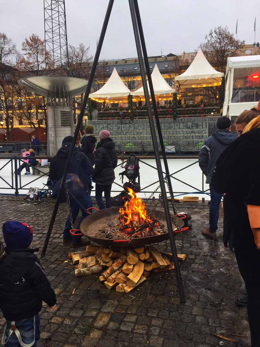 AndreassenLena's tweet photo. Christmas in winter Wonderland , Oslo @visitnorwayjp @VisitOSLO @ThePhotoHour @GoScandinavia #500prxtg #pakatrip https://t.co/UK09lfMyQX