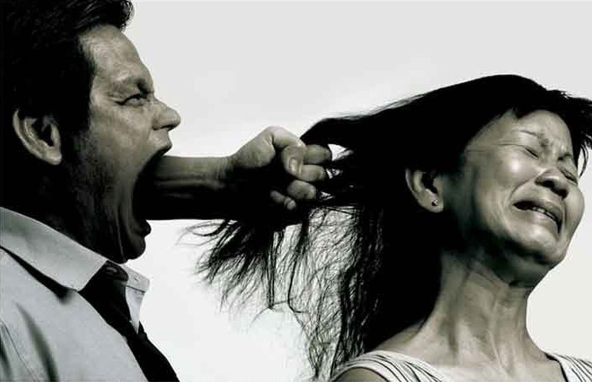 “Оргүйгээс охинтой нь дээр”, “Эм хүний үс нь урт, ухаан нь богино”, “Эр муу ч эмийн дээр, эмээл муу ч морины дээр”, “Төрийн ажлыг эрчүүд цэгцэлж, гэрийн ажлыг эмэгтэйчүүд хийдэг”… ЭНЭ ЯВУУРГҮЙ БОДЛООСОО САЛАХ ХЭРЭГТЭЙ. ЭМЭГТЭЙ ХҮН Ч ГЭСЭН ХҮН