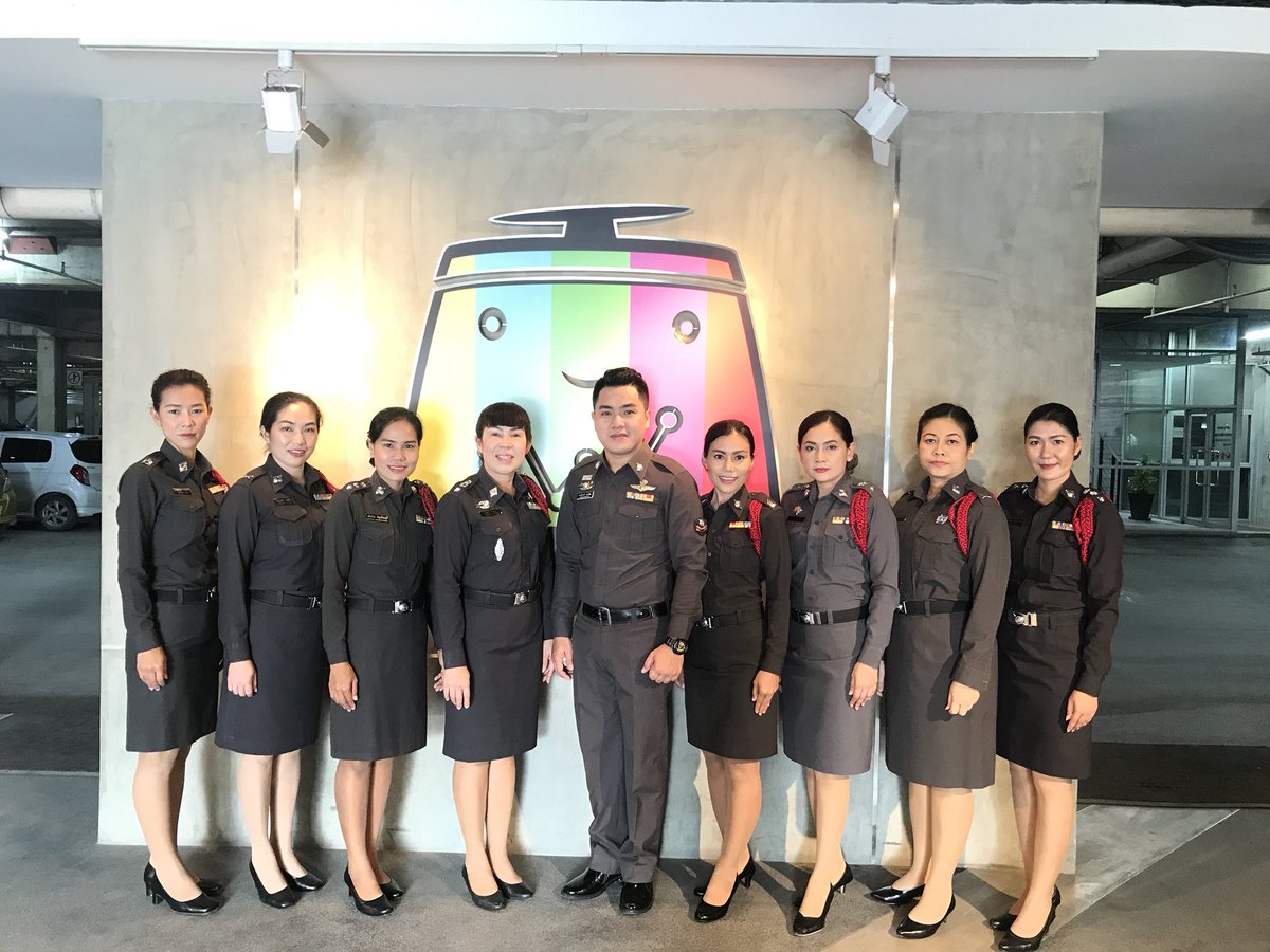 RockkerP's tweet photo. ข้าราชการตำรวจ สังกัดตำรวจภูธรจังหวัดอุบลราชธานี อัดรายการ ไมค์ทองคำ6 เมื่อวันที่ 20 สิงหาคม 2560 #ตำรวจอุบลราชธานี #policetv #tri333 https://t.co/EoAGx9Rtu3