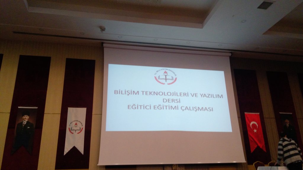 ErhanBTrobotics's tweet photo. Bilişim Teknolojileri ve Yazılım Dersi Eğitici Eğitimi Çalışması  #guncellenenbilisim @mus_eba https://t.co/0pxG71xWSZ