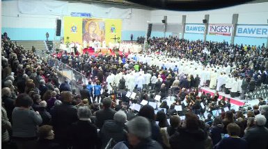 TgrRaiMarche's tweet photo. #giornaleradio #buongiornoregione a #matera il saluto di #roccopennacchio nuovo Arcivescovo di #Fermo, ordinato ieri al #palaSassi davanti a una nutrita delegazione marchigiana. Sabato prossimo l'ingresso nella #cattedrale riaperta per l'occasione dopo il #Terremoto @UCSCEI https://t.co/qRklSPdSkY