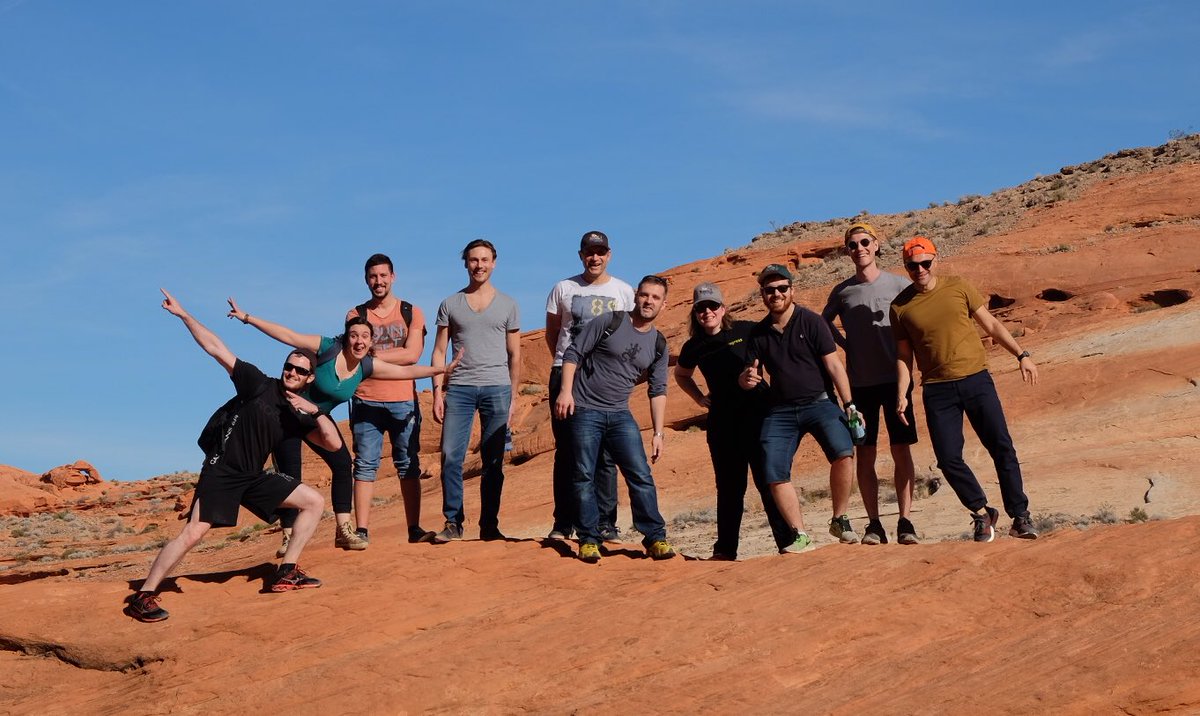 di_cicco's tweet photo. Team @d2si #valleyoffire #nevada #reinvent 😃🤟 https://t.co/XemQtiHwxW