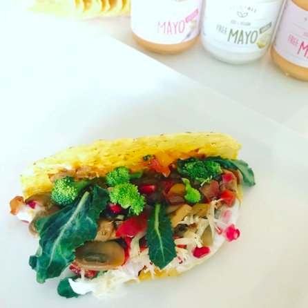 avrupa_gurme's tweet photo. Bugün ne kadar yediğine değil, ne yediğine odaklan!
Sağlıklı tercihler yaparak tat alma duyunun tadını çıkar, kendini harika hisset!
Brokoli, nar, #vegan parmesan, #vegetall mayo, mantar ve biber ile hazırlanmış sağlıklı vegan #tacos karşınızda!! 🌮 🙌🌟
#veganfood #veganrecipes https://t.co/m2umL0MNLM