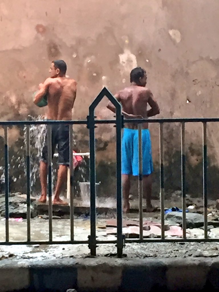 ManiraAhmad's tweet photo. Just landed and these are my first sights of India, Kolkata - #trees, #lakes #buildings #peopleshoweringinstreets https://t.co/E0f3kJTvb1