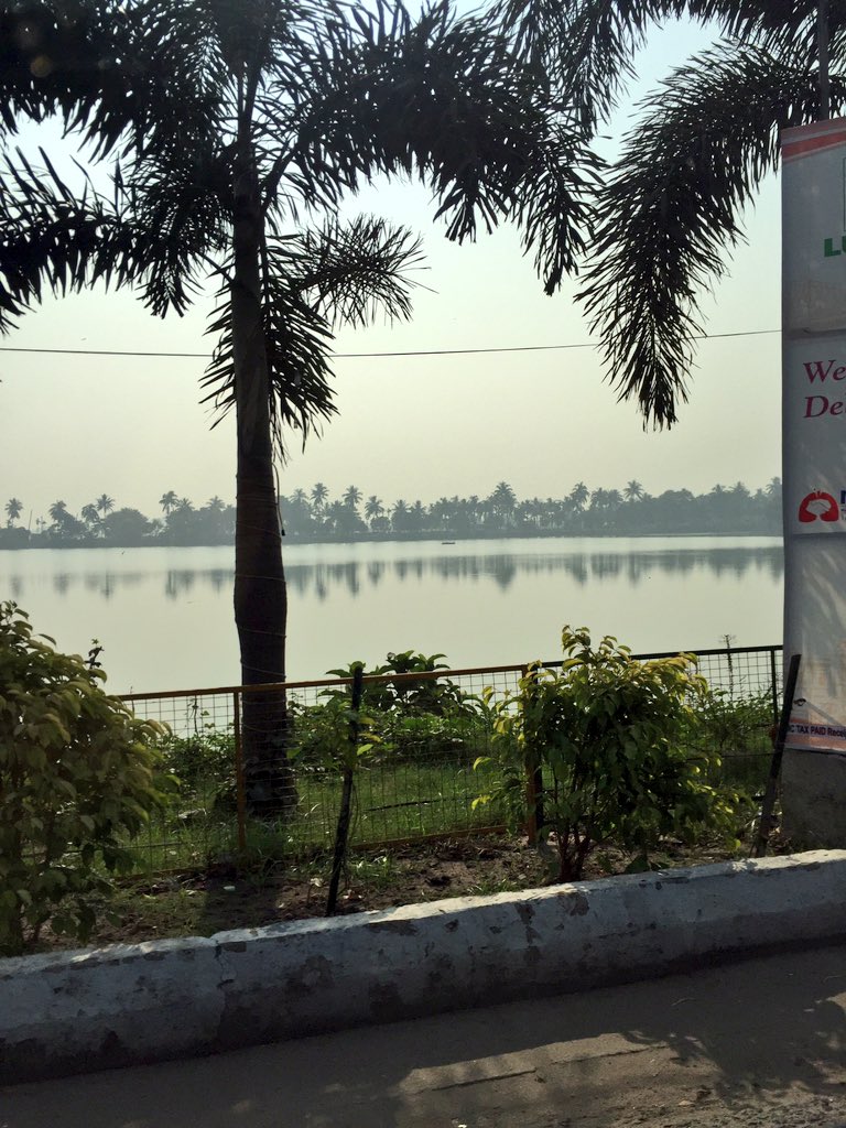 ManiraAhmad's tweet photo. Just landed and these are my first sights of India, Kolkata - #trees, #lakes #buildings #peopleshoweringinstreets https://t.co/E0f3kJTvb1