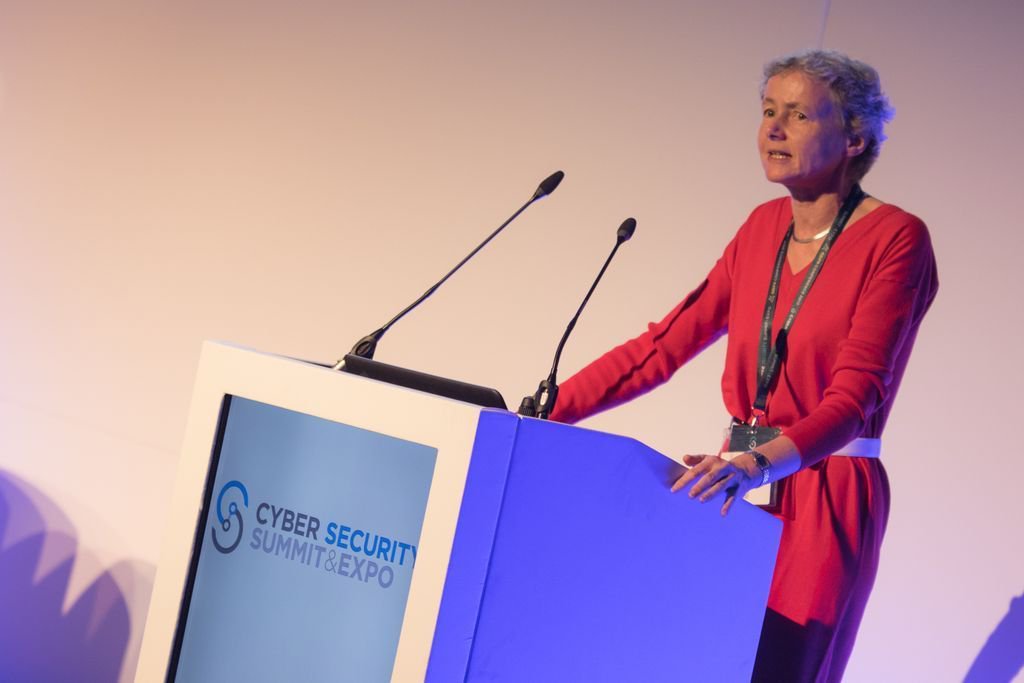UKCyberSummit's tweet photo. Speaking at the #UKCyberSummit Alison Whitney from @ncsc said “Cyber security is an applied science; business and government need to work together to reduce cyber risks” https://t.co/uVQ4t8RL2h https://t.co/bD1iEC4213