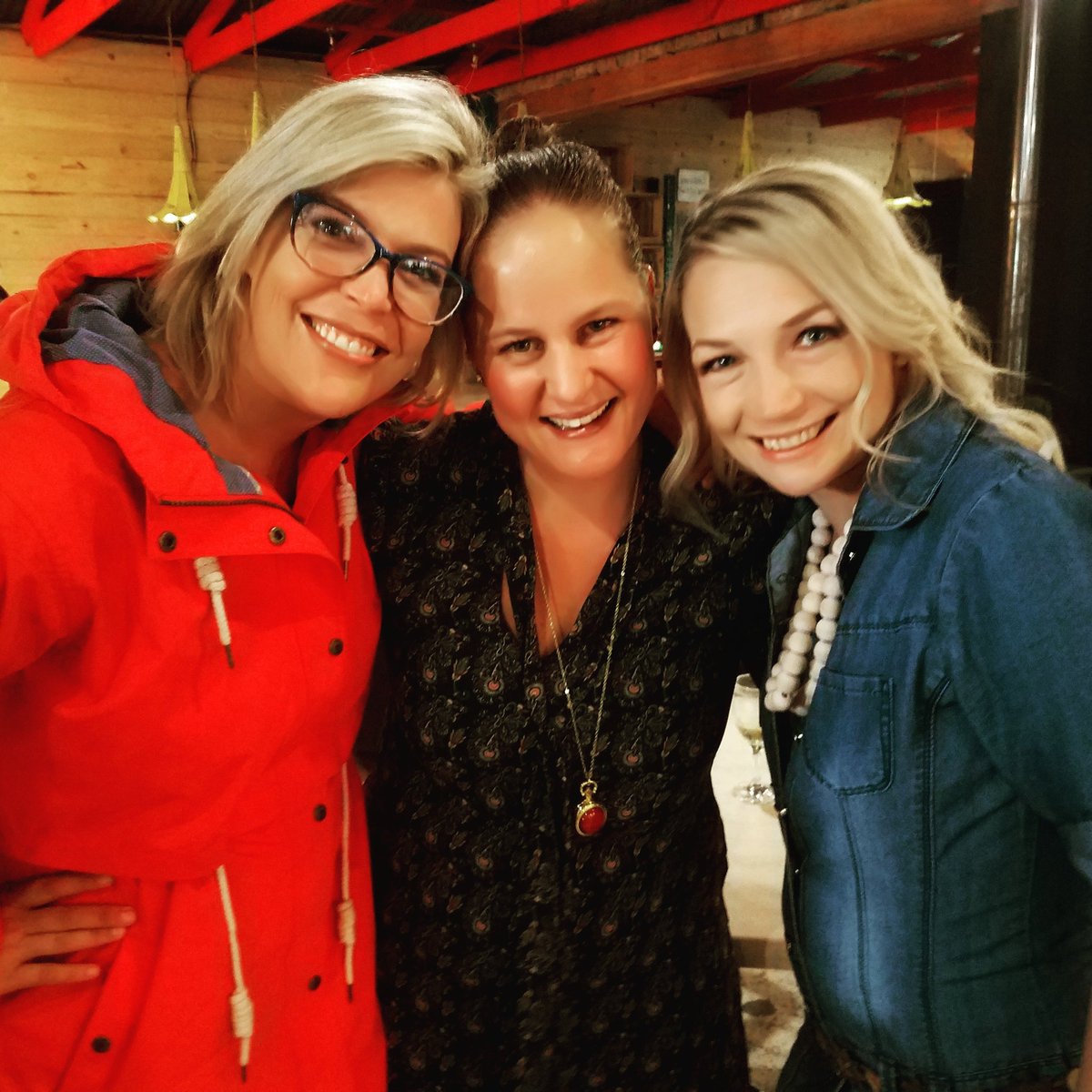 onemessymama4's tweet photo. Great to meet such awesome ladies at the #sabloggerscafe meet up @PoppetPatch @MammaChefJozi ❤... Hosted by @state5sa ... We were so spoilt with delicious food!! #state5fourways https://t.co/Ca3IUP58Ns